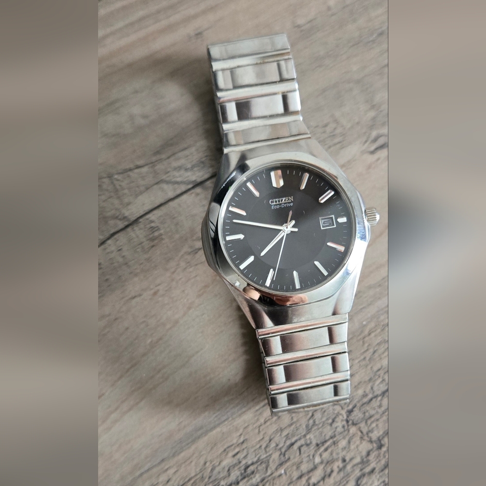 Citizen Eco-drive men's watch. Black dial stainless steel great condition runs w